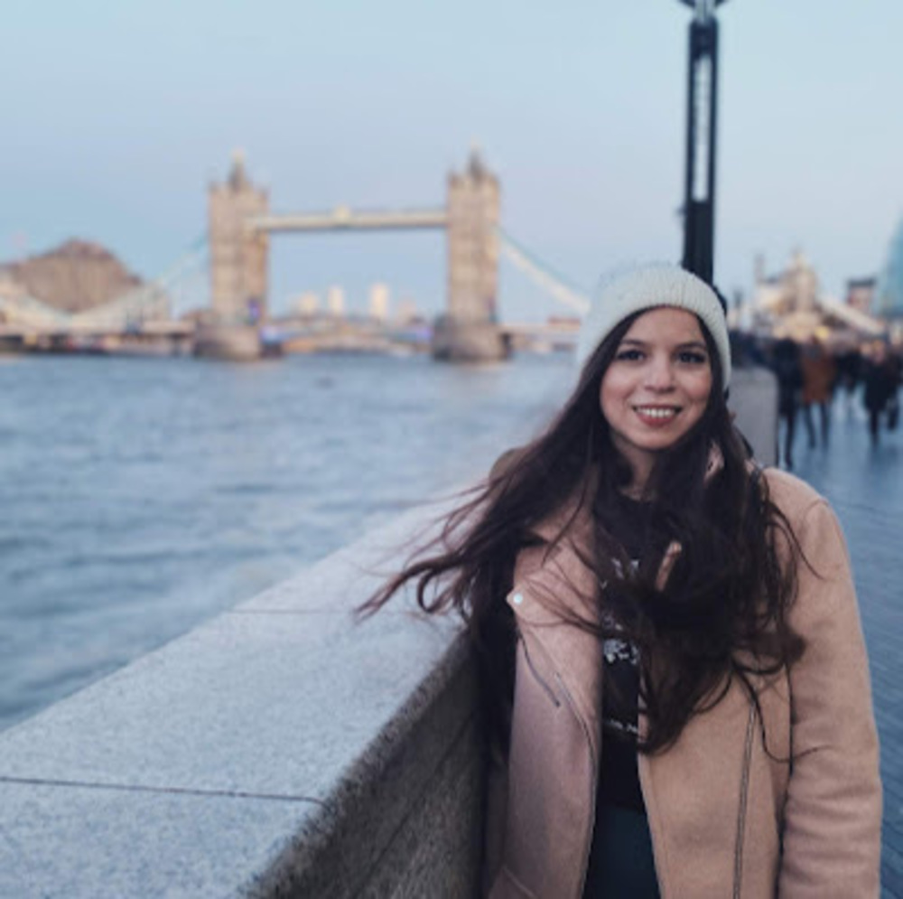 Meet your Posher, Larisa